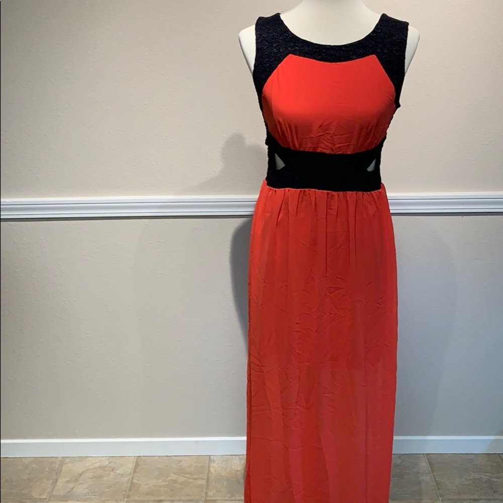 Sweet storm maxi dress w/cut outs | Size M |